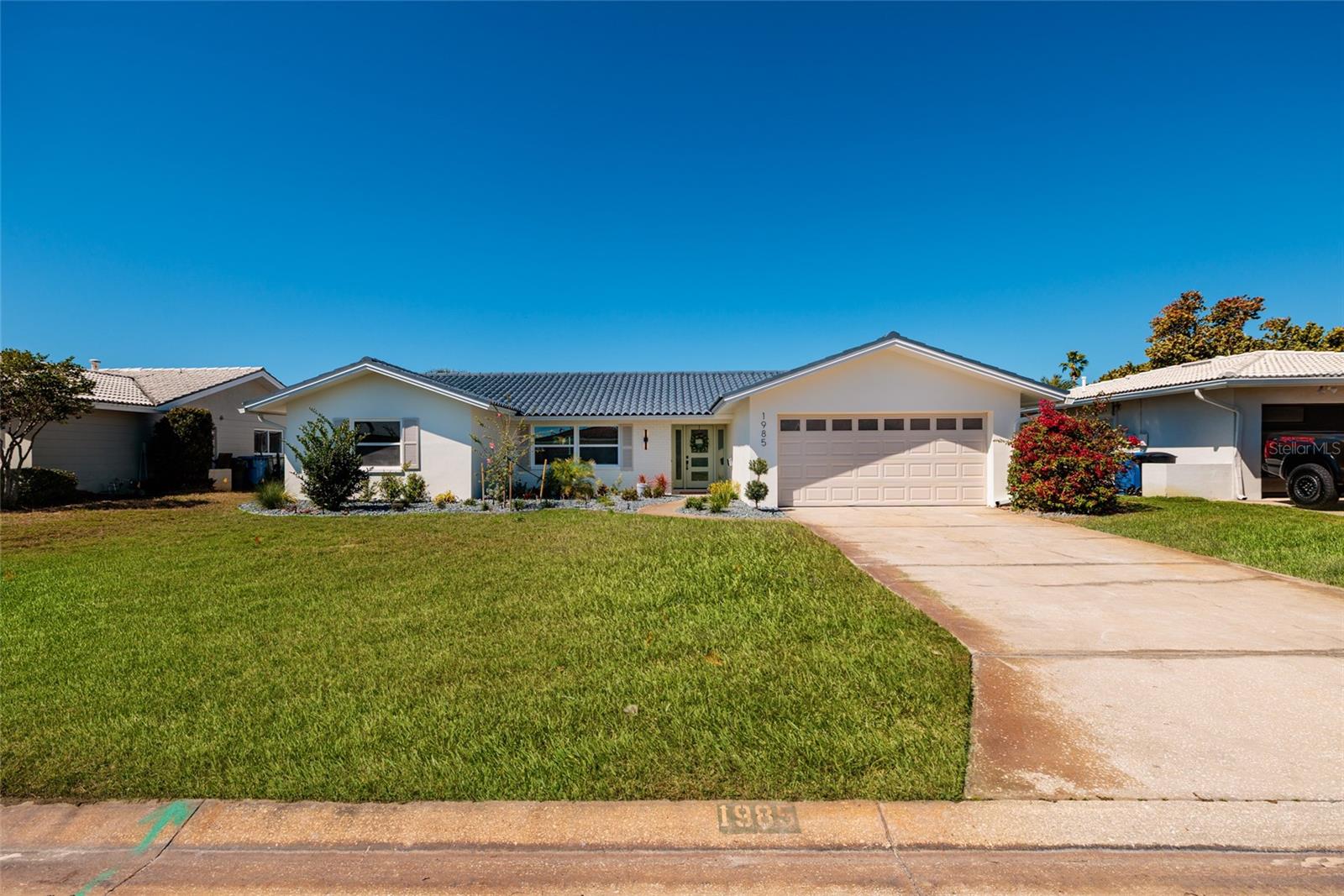 Listing photo id 2 for 1985 Michigan Avenue Ne