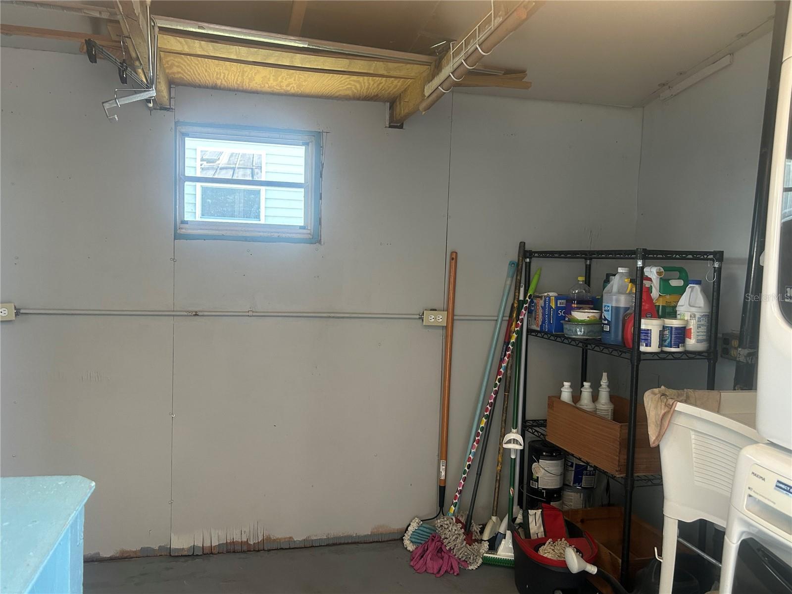 Image 34 of 64 For 3852 Bywater Drive