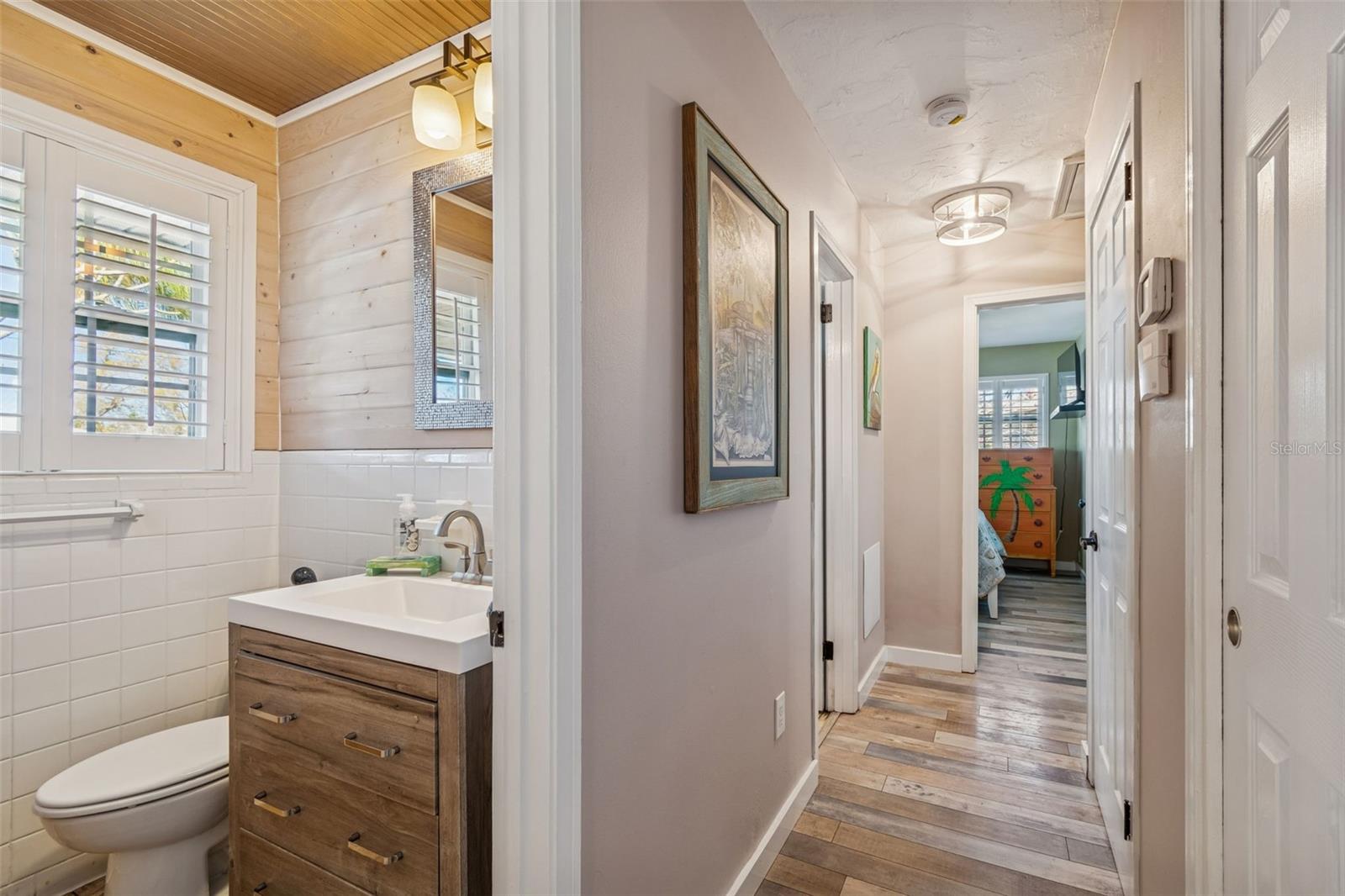 Listing photo id 8 for 1567 Bonair Street