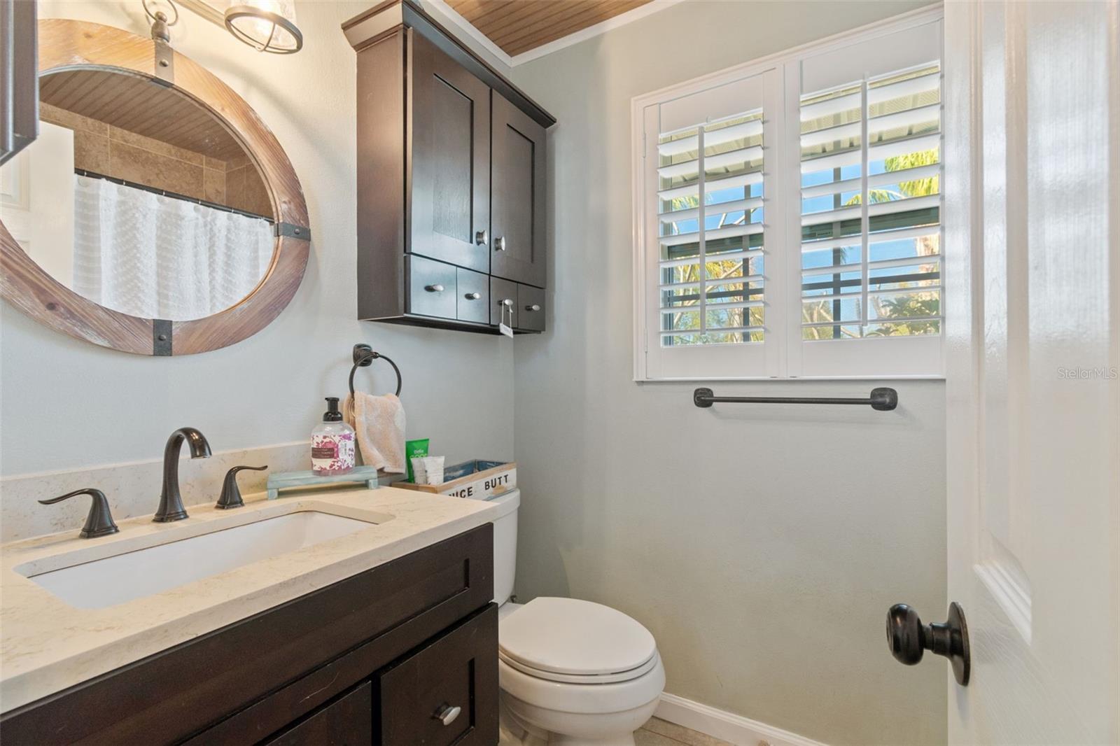 Listing photo id 9 for 1567 Bonair Street