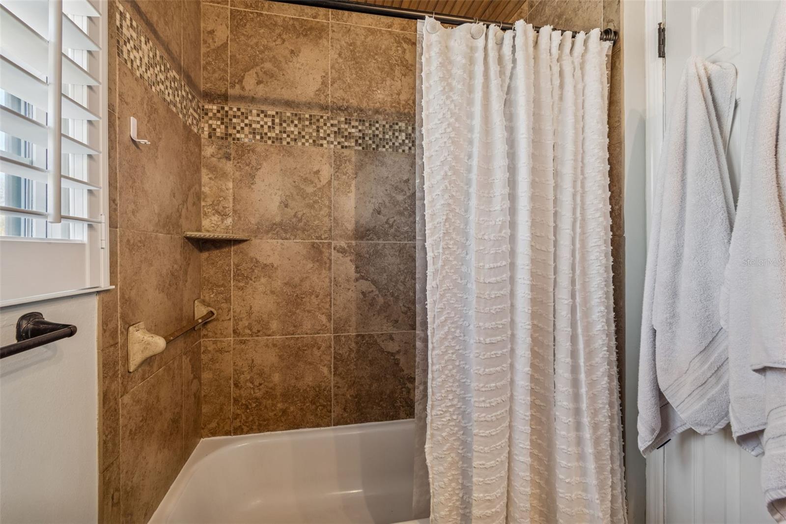 Listing photo id 10 for 1567 Bonair Street