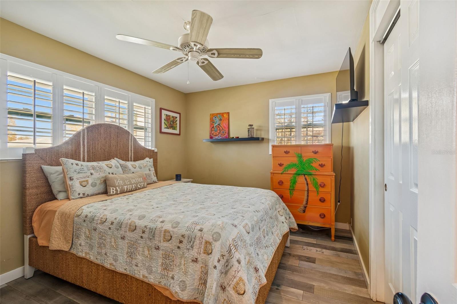 Listing photo id 11 for 1567 Bonair Street