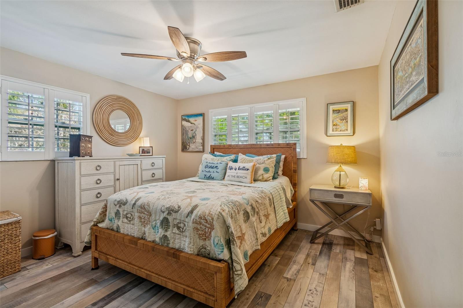 Listing photo id 12 for 1567 Bonair Street