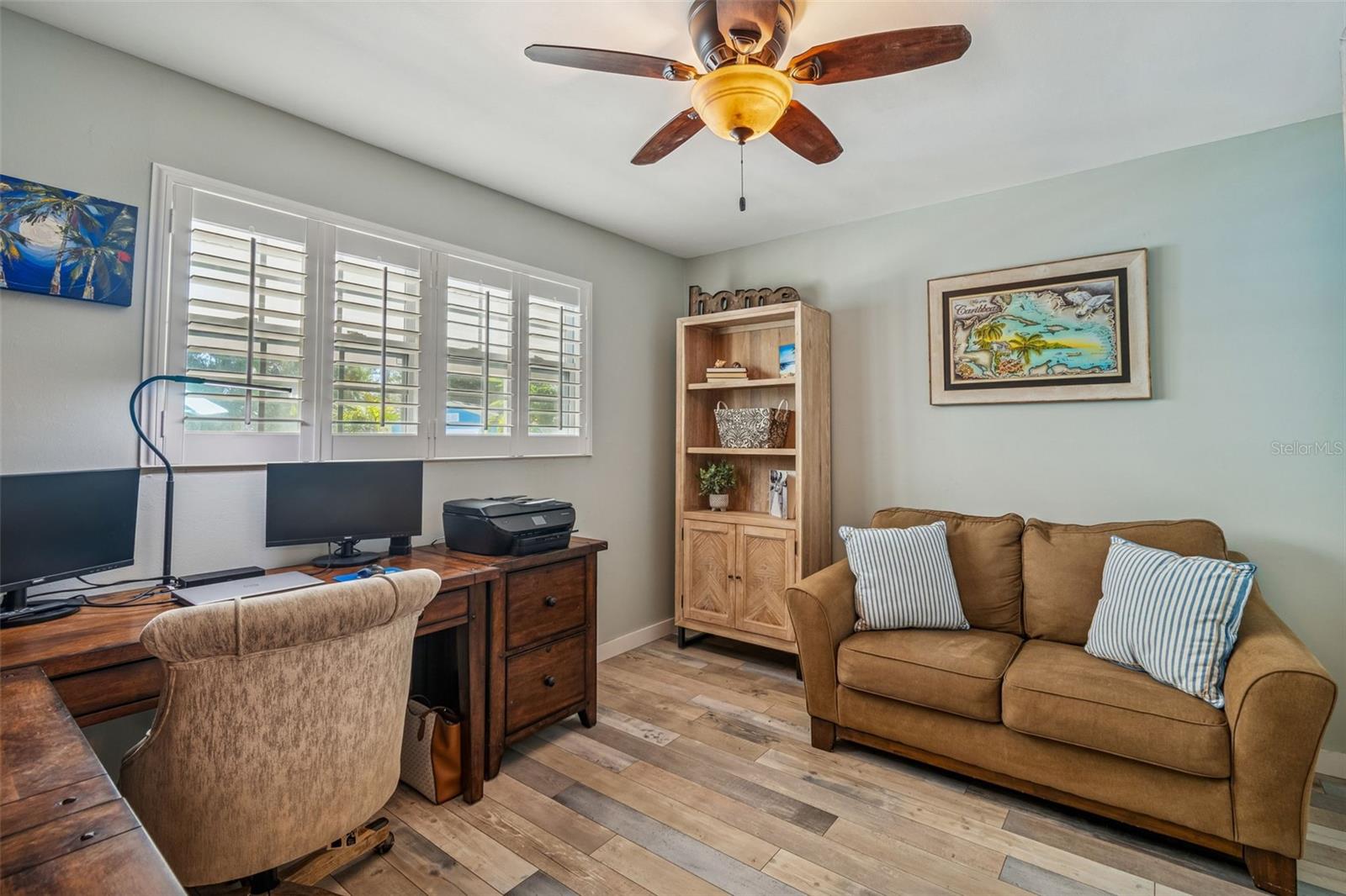 Listing photo id 13 for 1567 Bonair Street