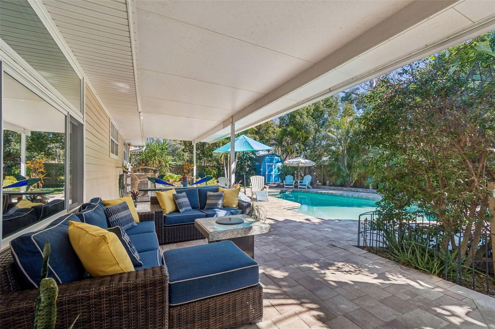 Listing photo id 15 for 1567 Bonair Street