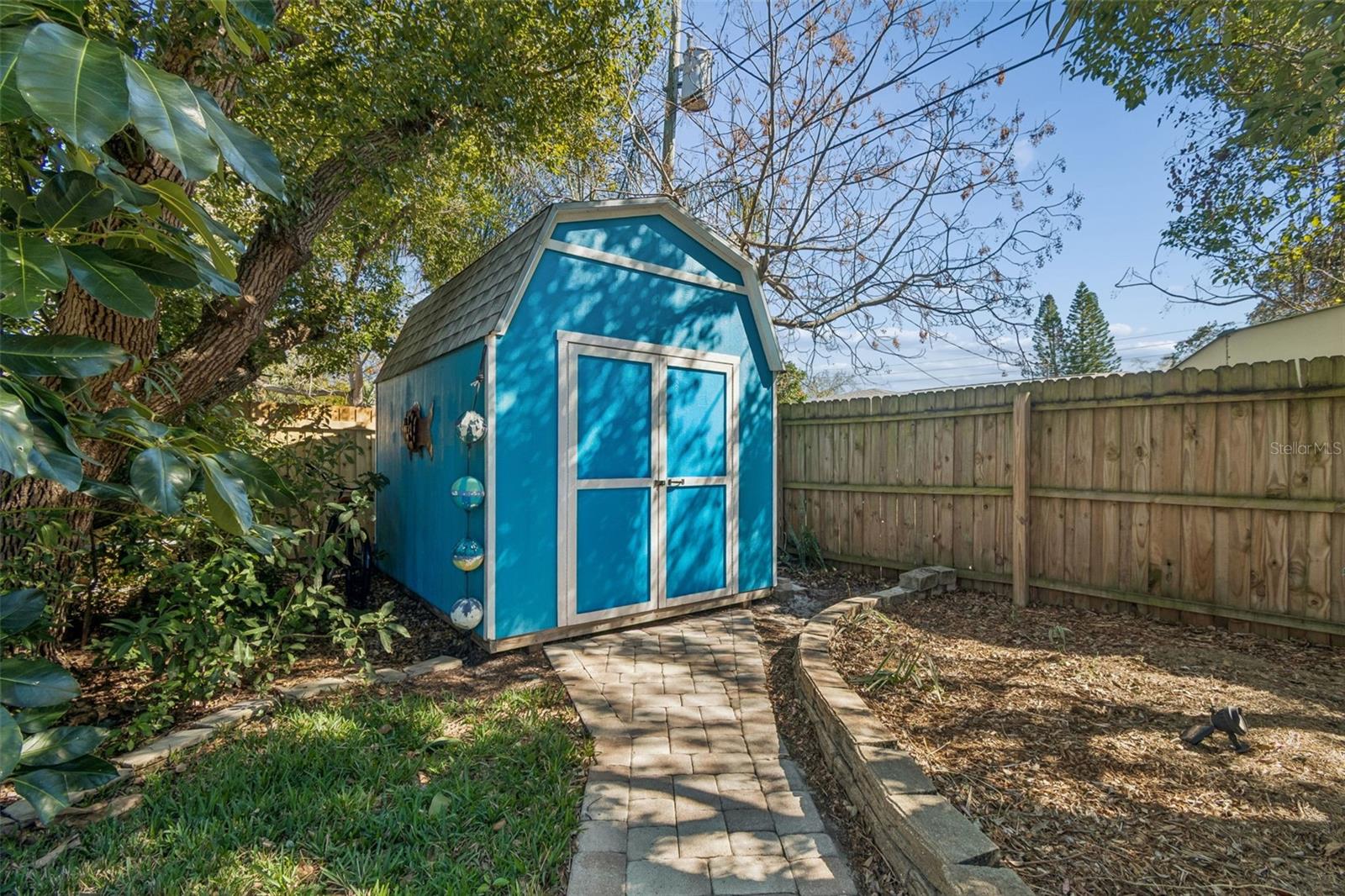 Listing photo id 21 for 1567 Bonair Street