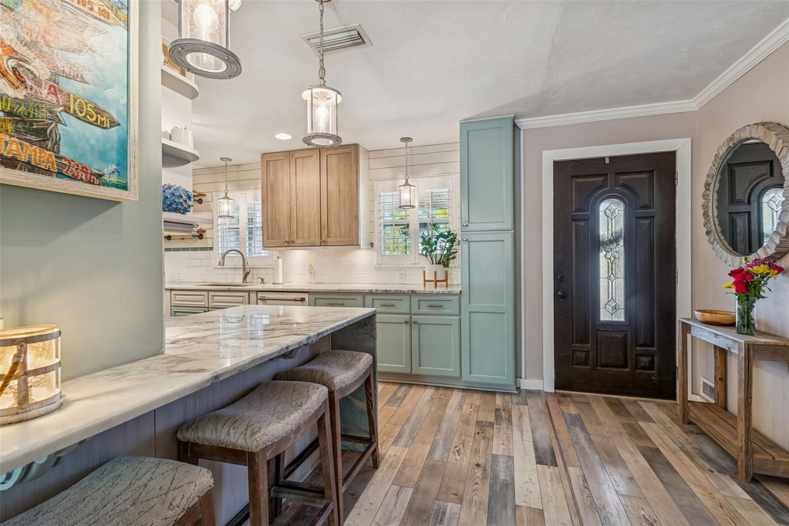 Listing photo id 4 for 1567 Bonair Street