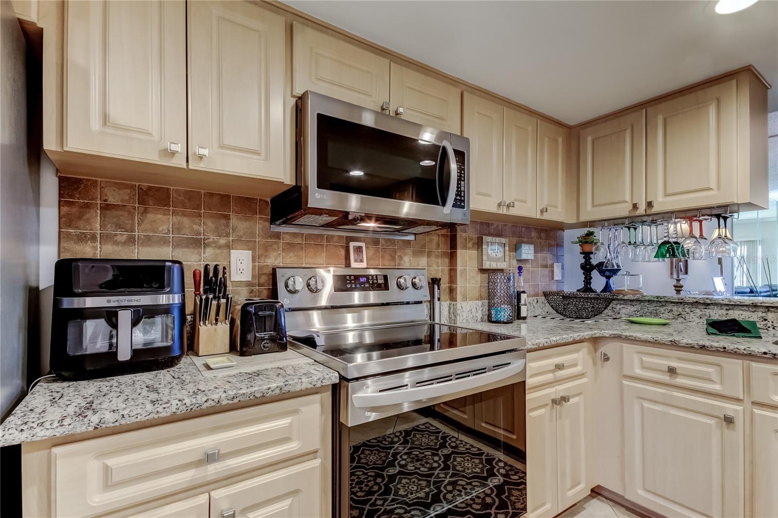 Image 10 of 44 For 650 Island Way 206