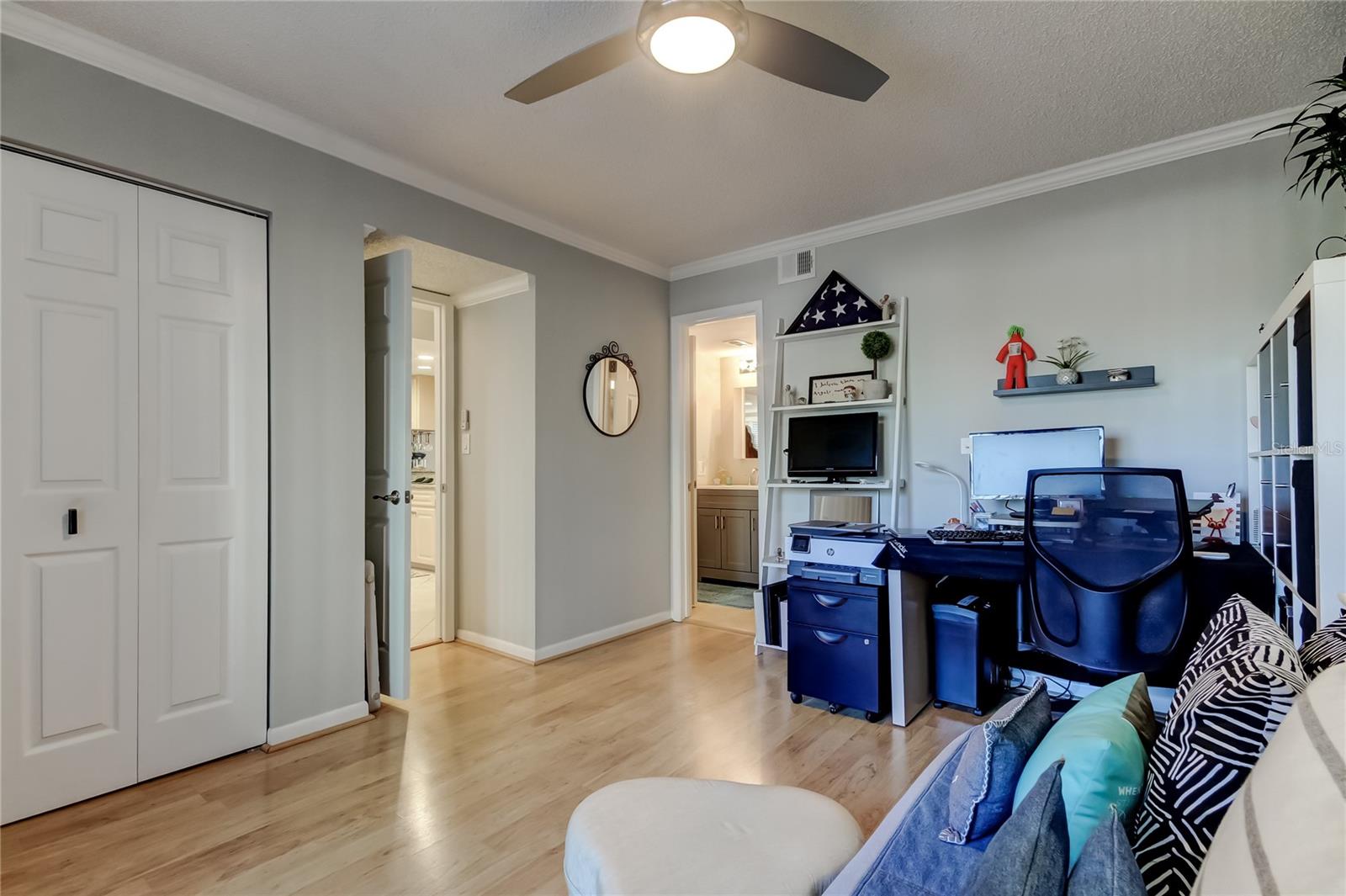 Image 16 of 44 For 650 Island Way 206