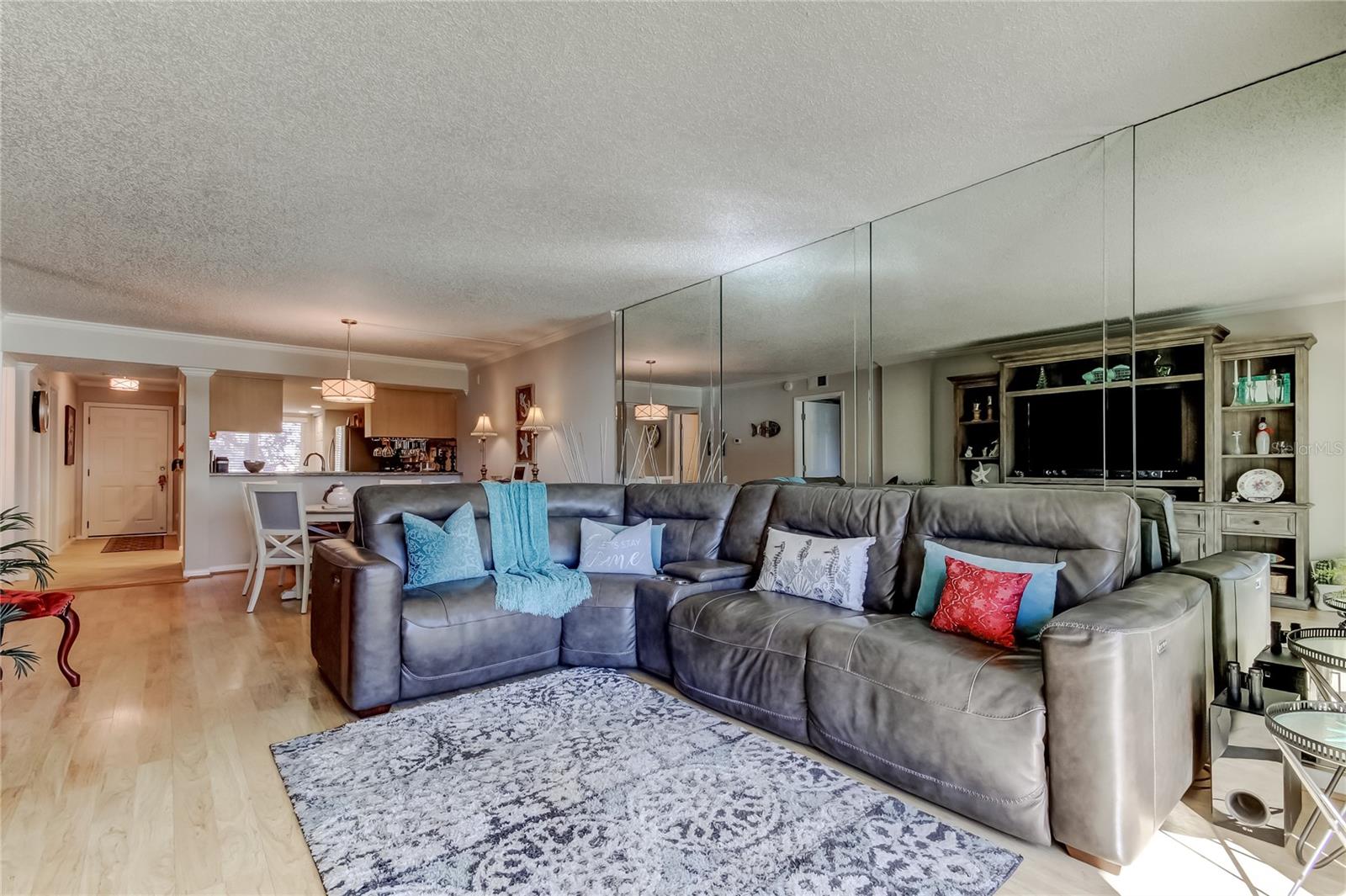 Image 23 of 44 For 650 Island Way 206