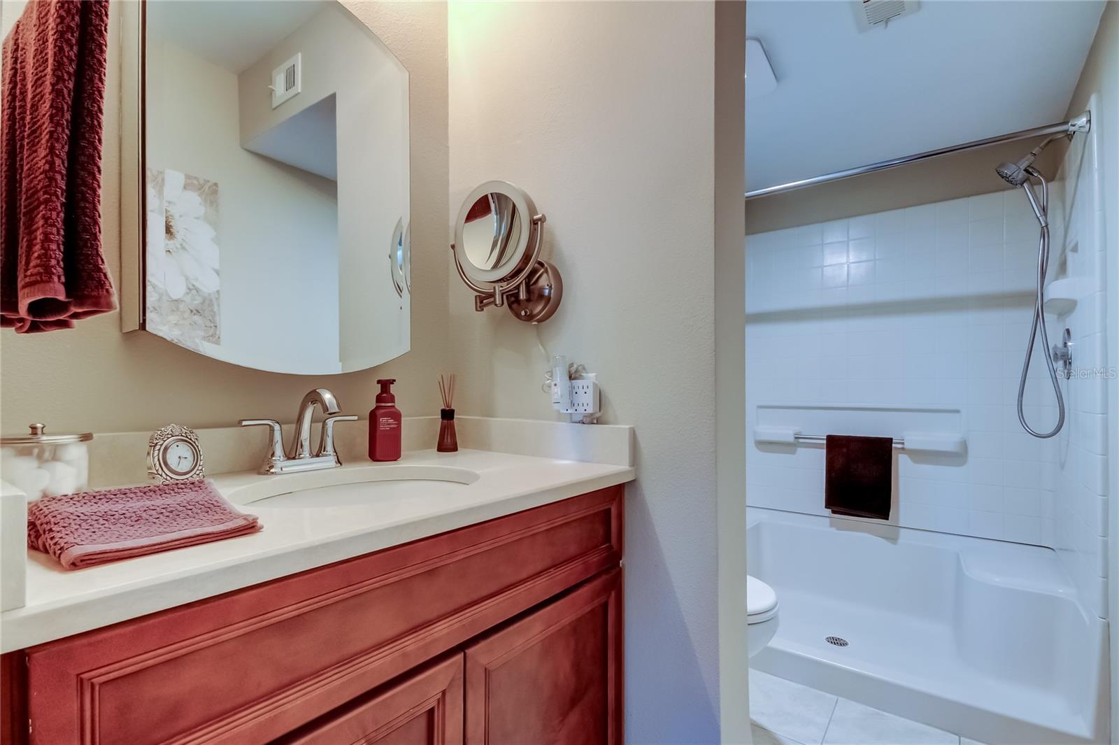 Image 31 of 44 For 650 Island Way 206