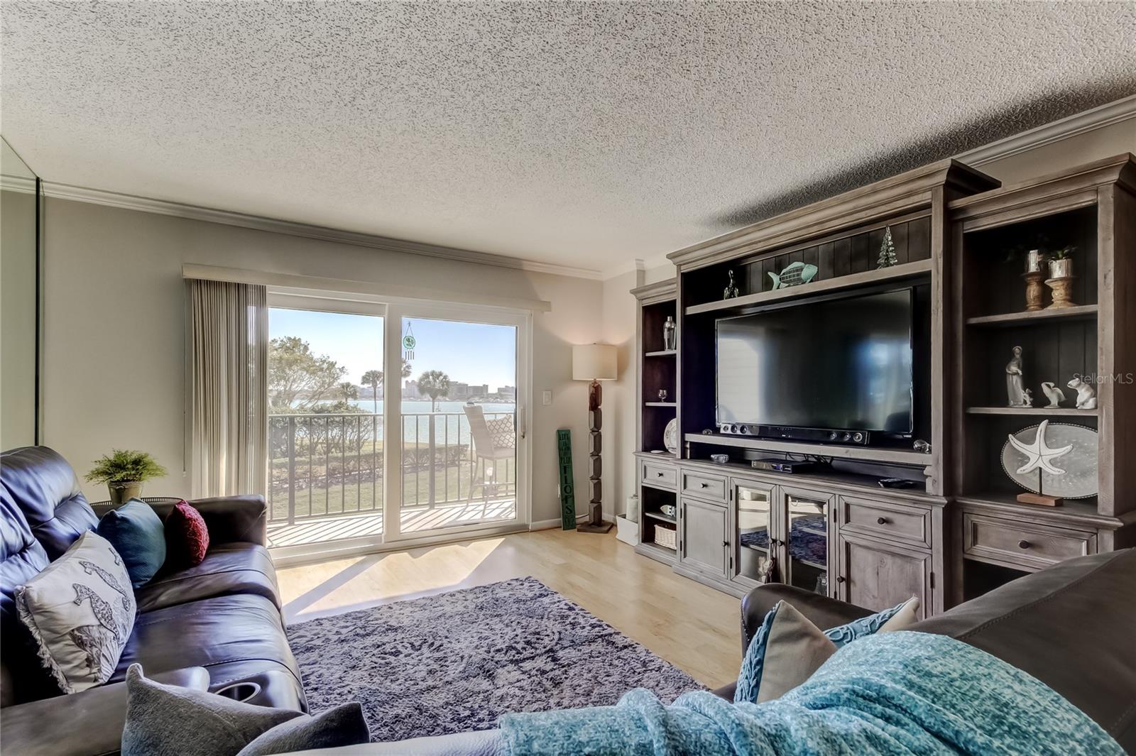 Image 4 of 44 For 650 Island Way 206