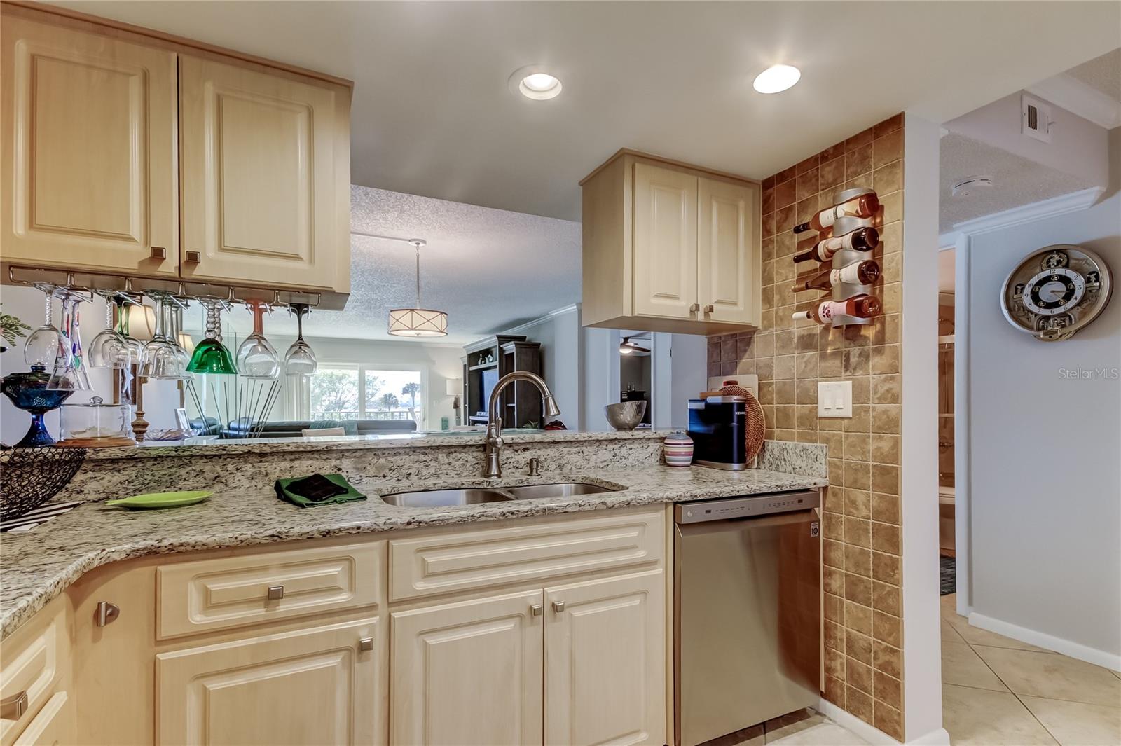 Image 9 of 44 For 650 Island Way 206