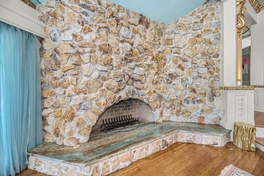 Image 14 of 94 For 2390 Kent Place