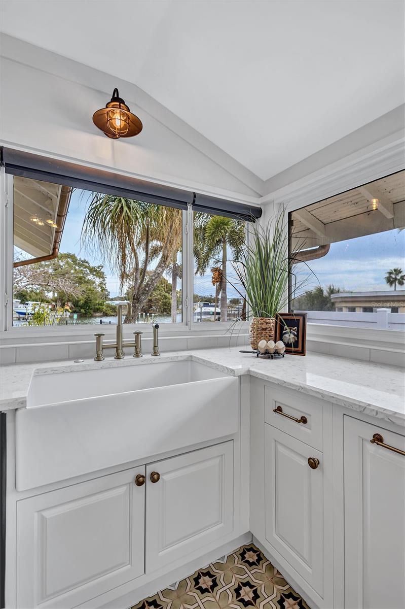 Image 18 of 43 For 3925 Sunrise Drive S