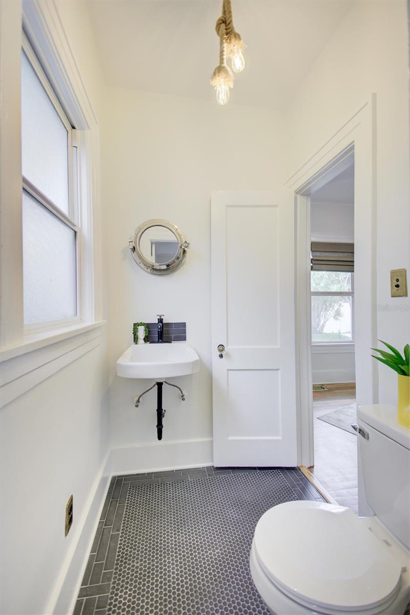 Image 24 of 43 For 3925 Sunrise Drive S