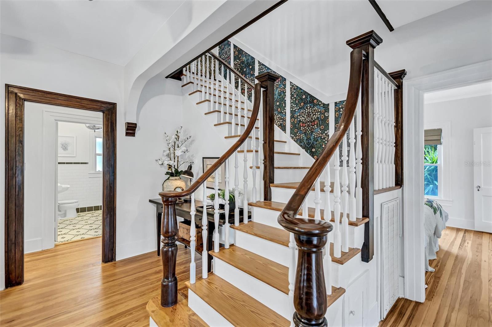 Image 26 of 43 For 3925 Sunrise Drive S