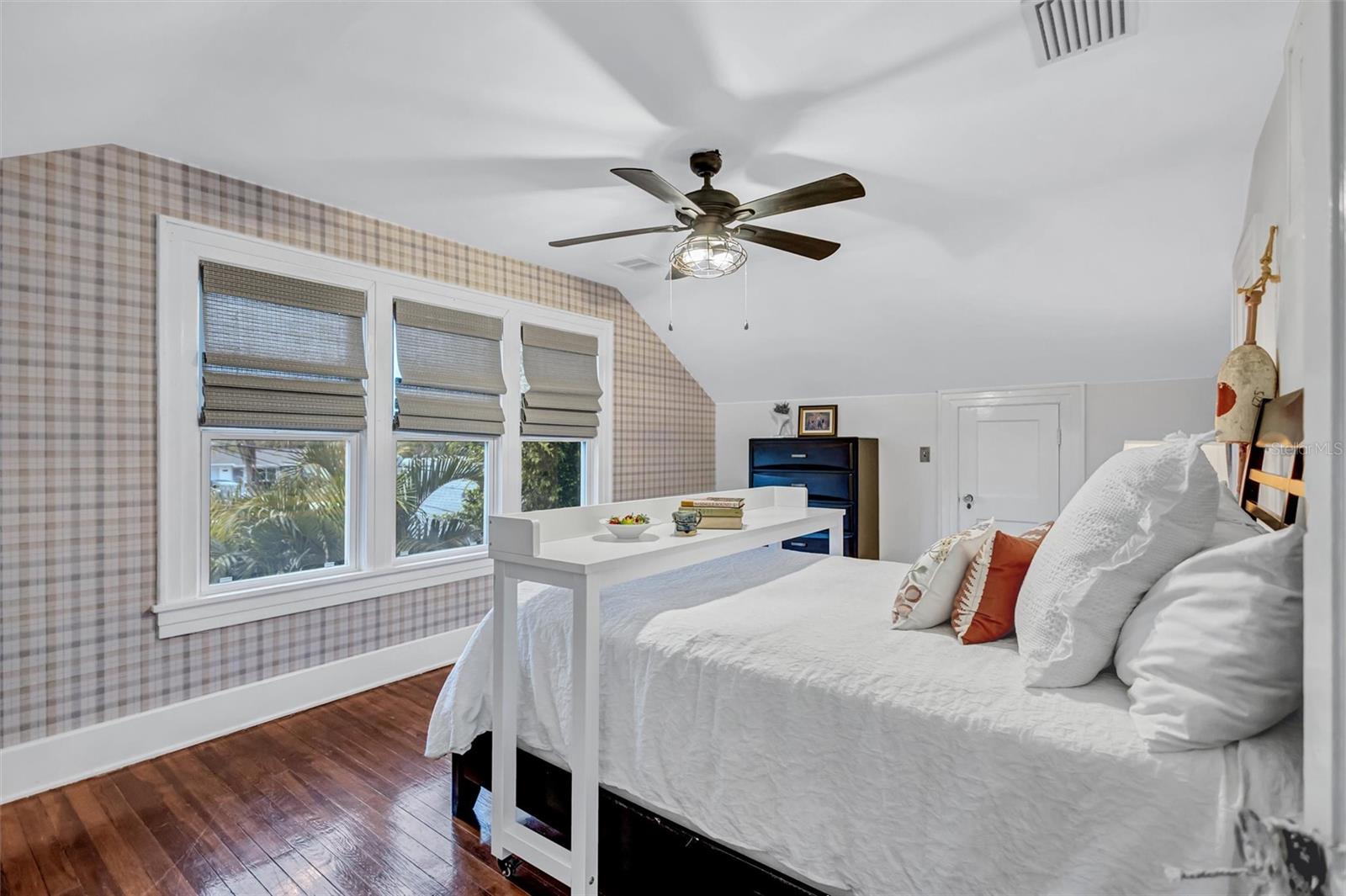 Image 28 of 43 For 3925 Sunrise Drive S