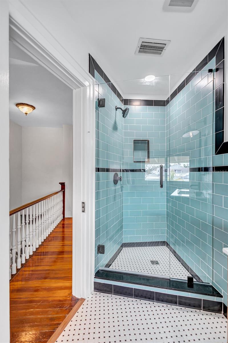 Image 30 of 43 For 3925 Sunrise Drive S