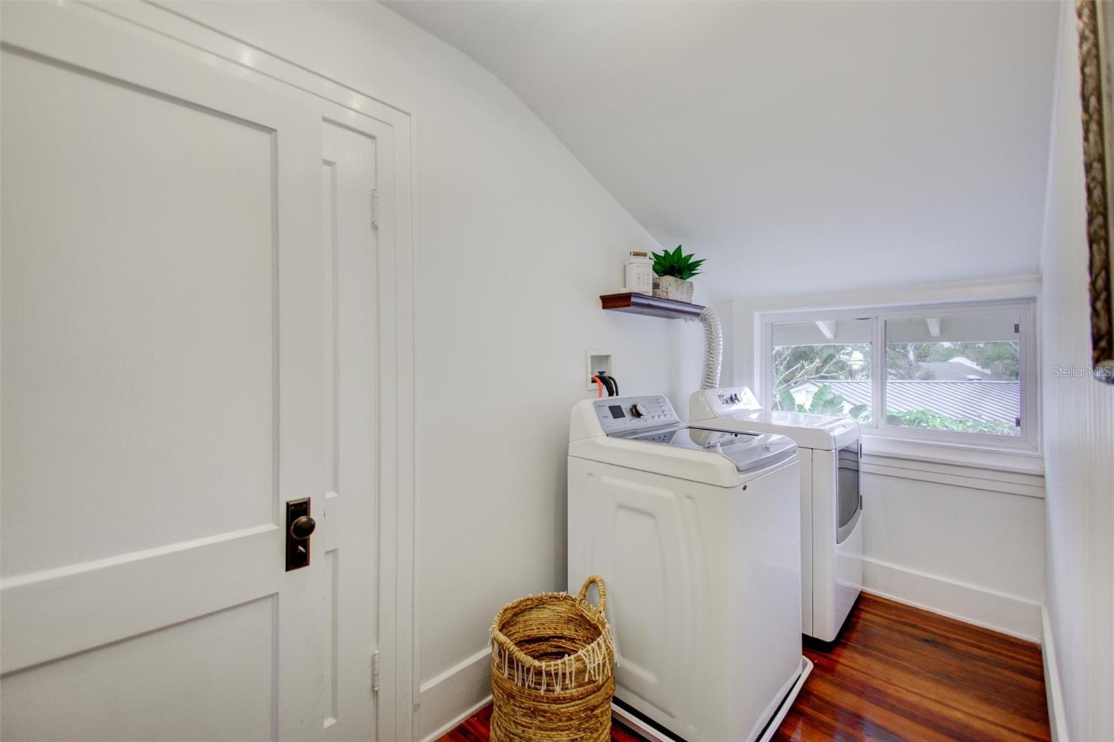 Image 31 of 43 For 3925 Sunrise Drive S