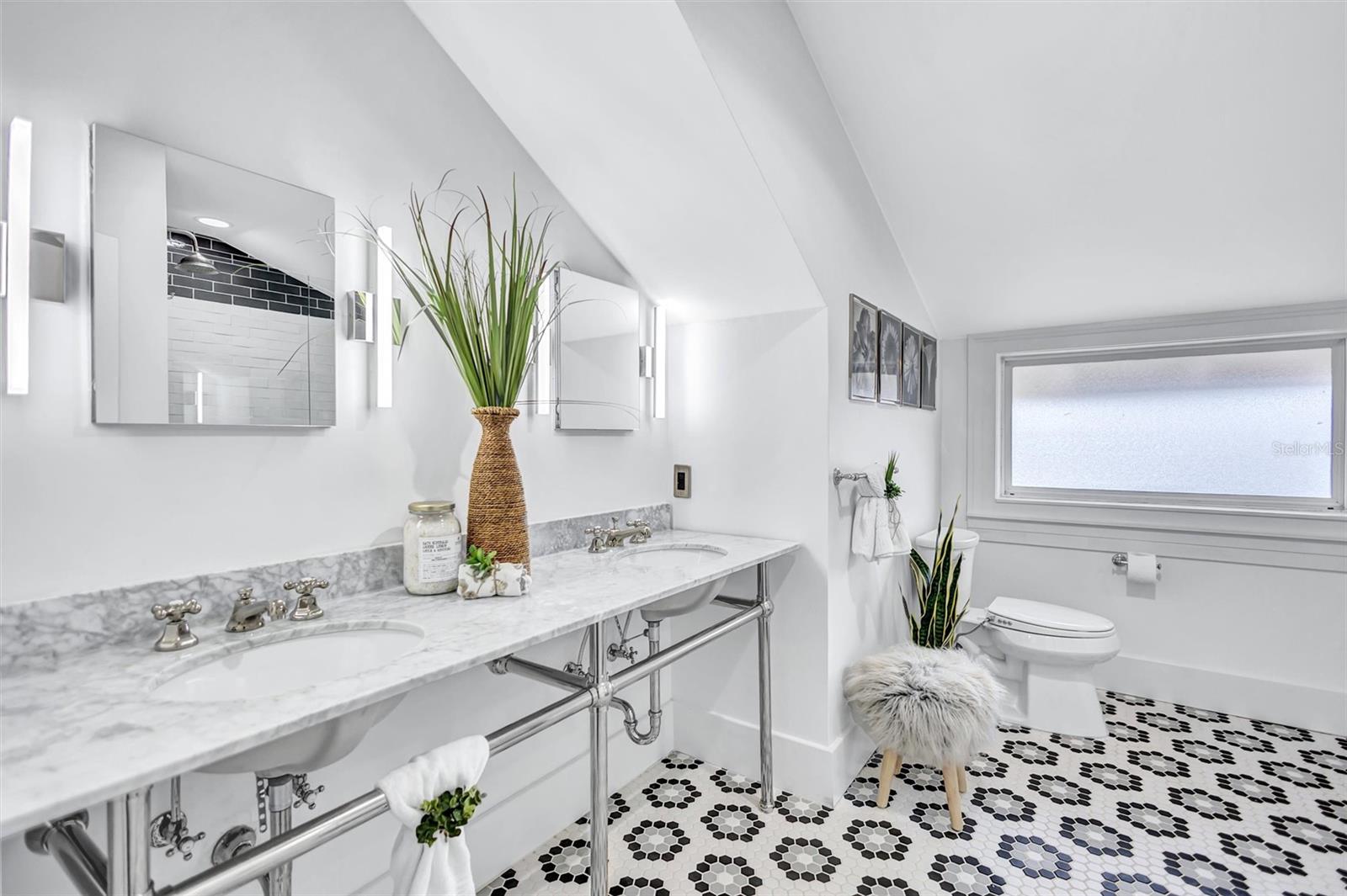 Image 35 of 43 For 3925 Sunrise Drive S