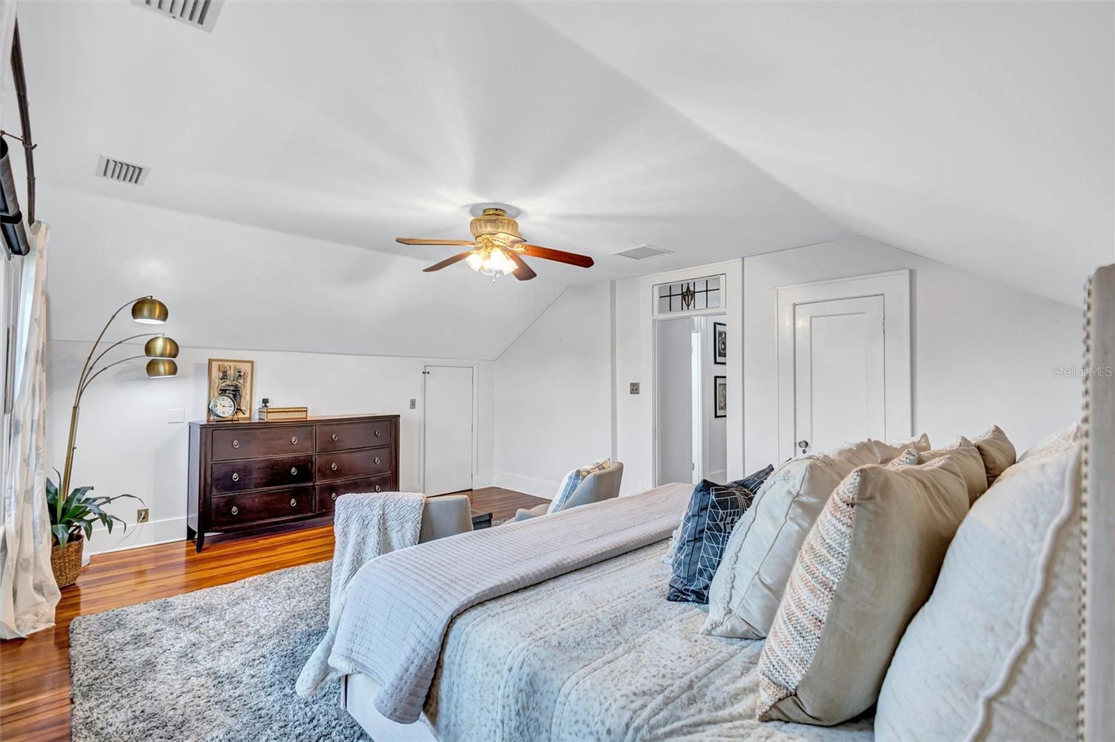 Image 38 of 43 For 3925 Sunrise Drive S