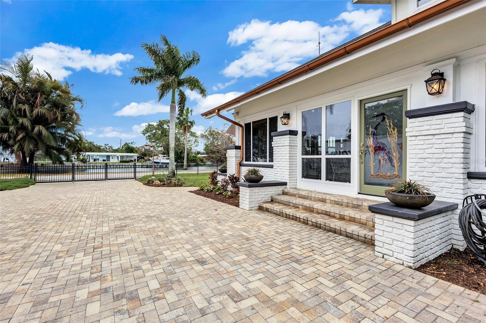 Image 5 of 43 For 3925 Sunrise Drive S