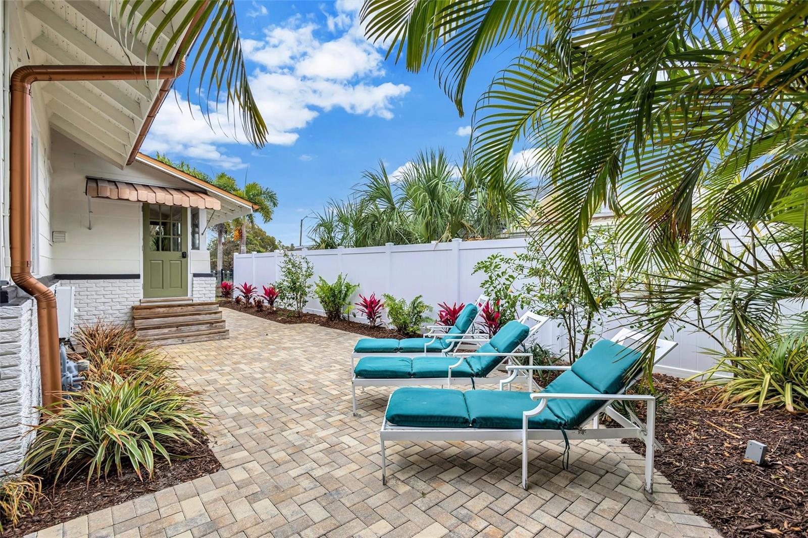 Image 6 of 43 For 3925 Sunrise Drive S