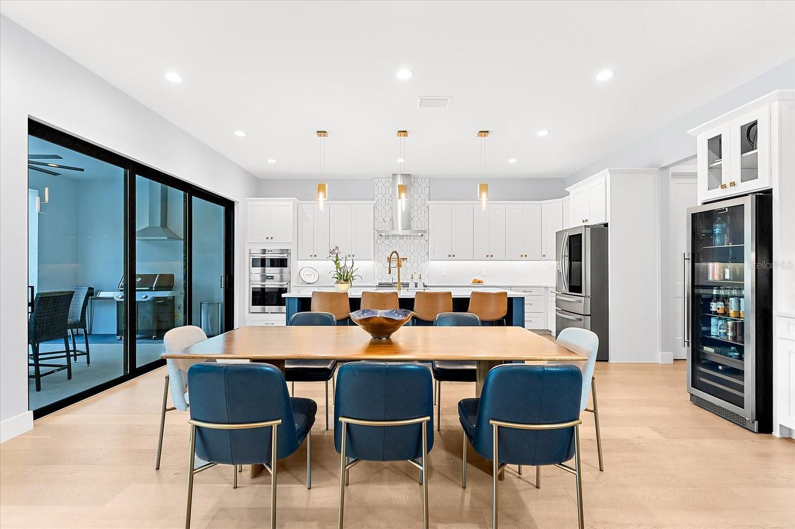 Listing photo id 11 for 2707 Ridgewood Avenue