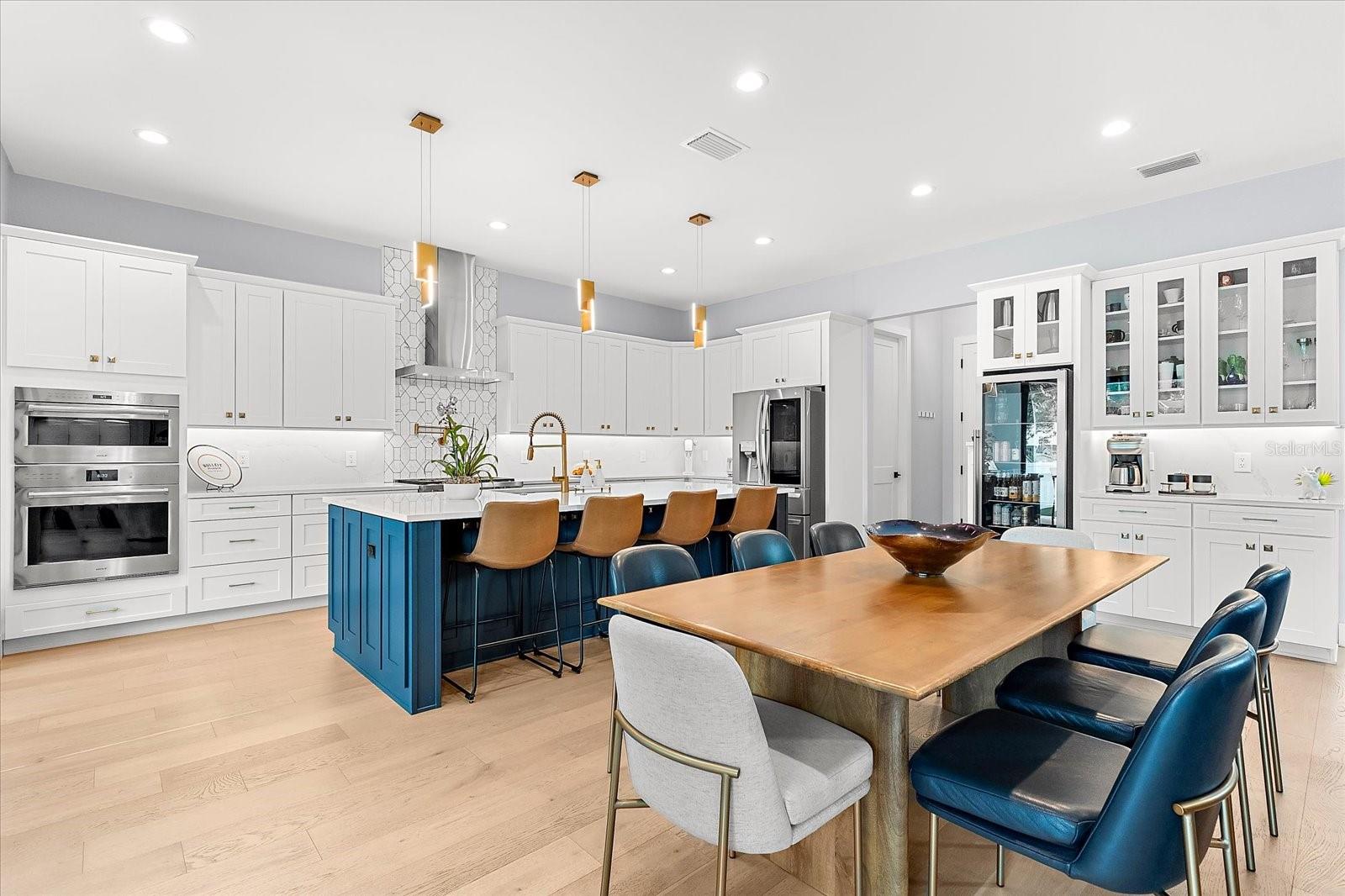 Listing photo id 12 for 2707 Ridgewood Avenue