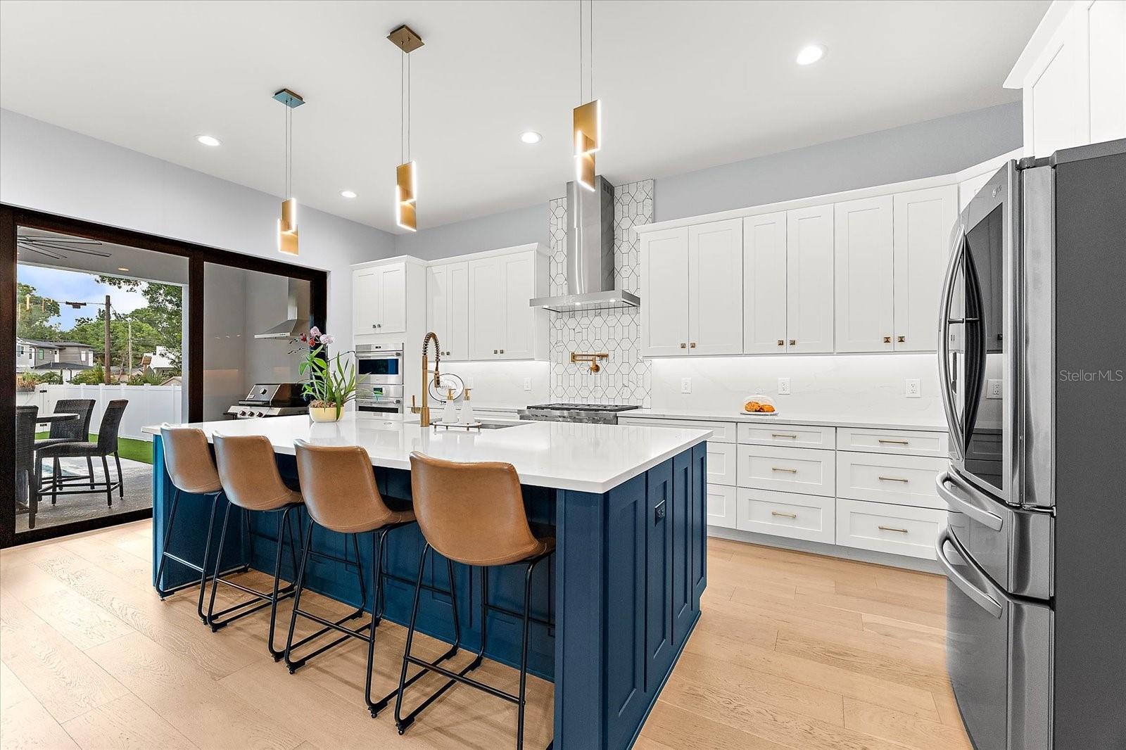 Listing photo id 14 for 2707 Ridgewood Avenue