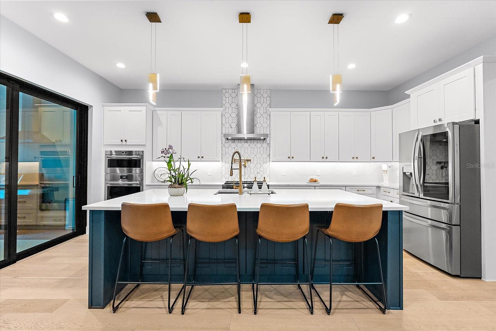 Listing photo id 15 for 2707 Ridgewood Avenue