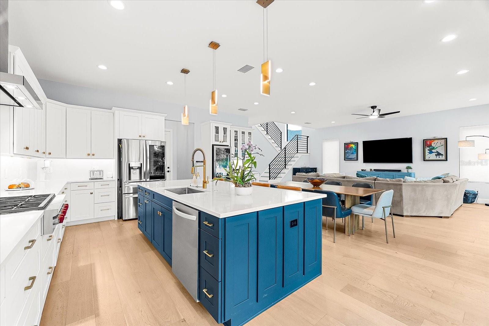 Listing photo id 18 for 2707 Ridgewood Avenue