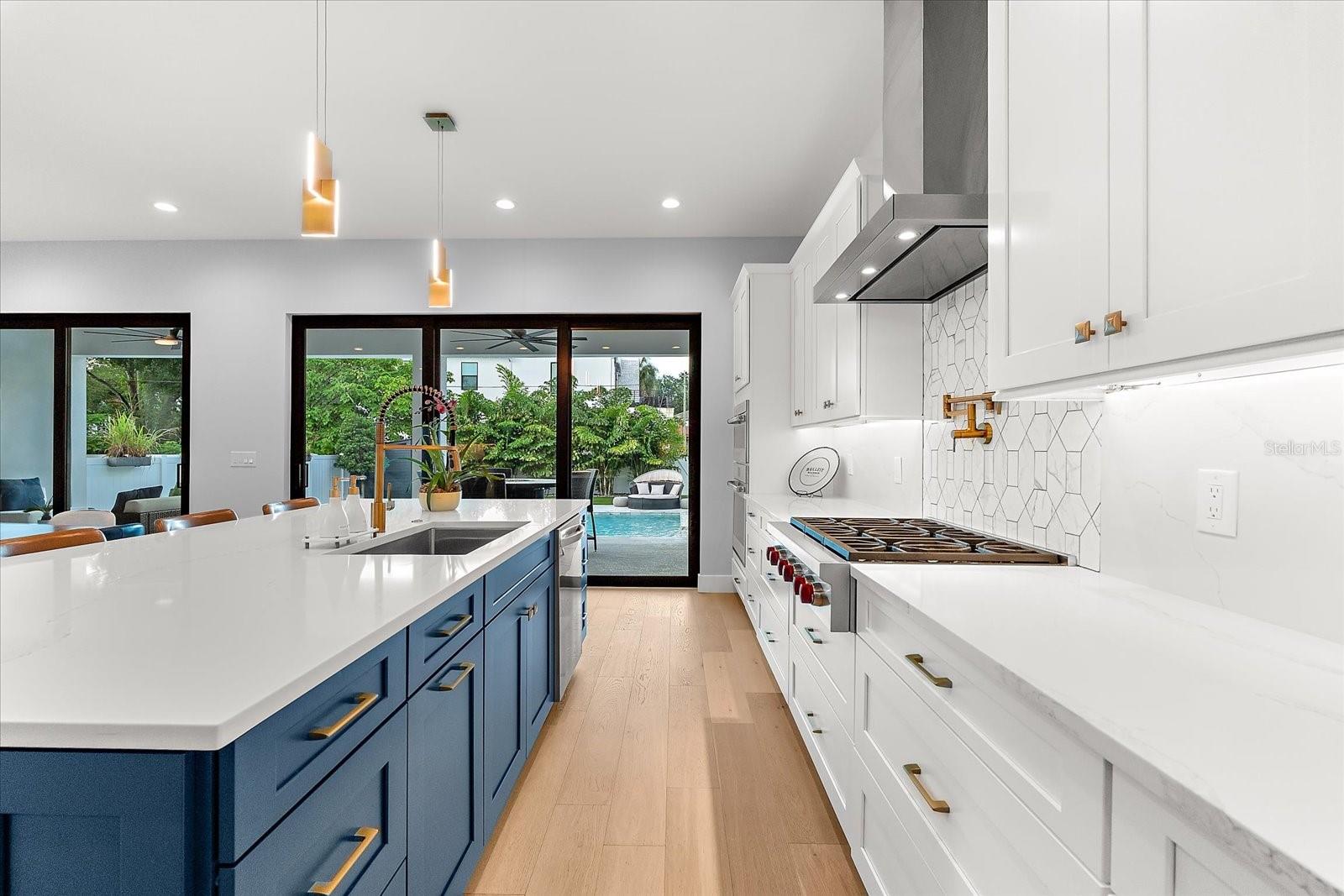 Listing photo id 21 for 2707 Ridgewood Avenue