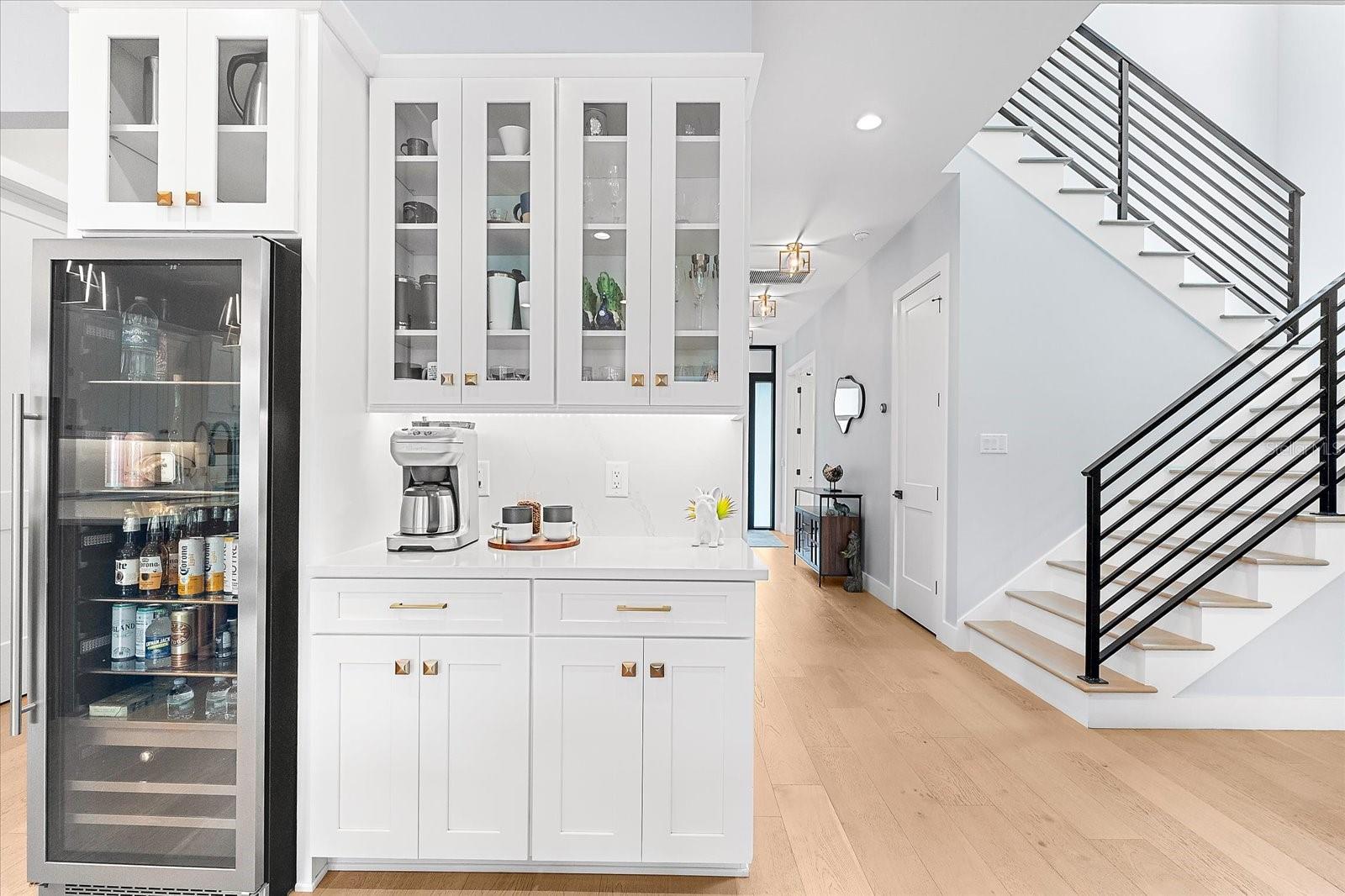 Listing photo id 22 for 2707 Ridgewood Avenue