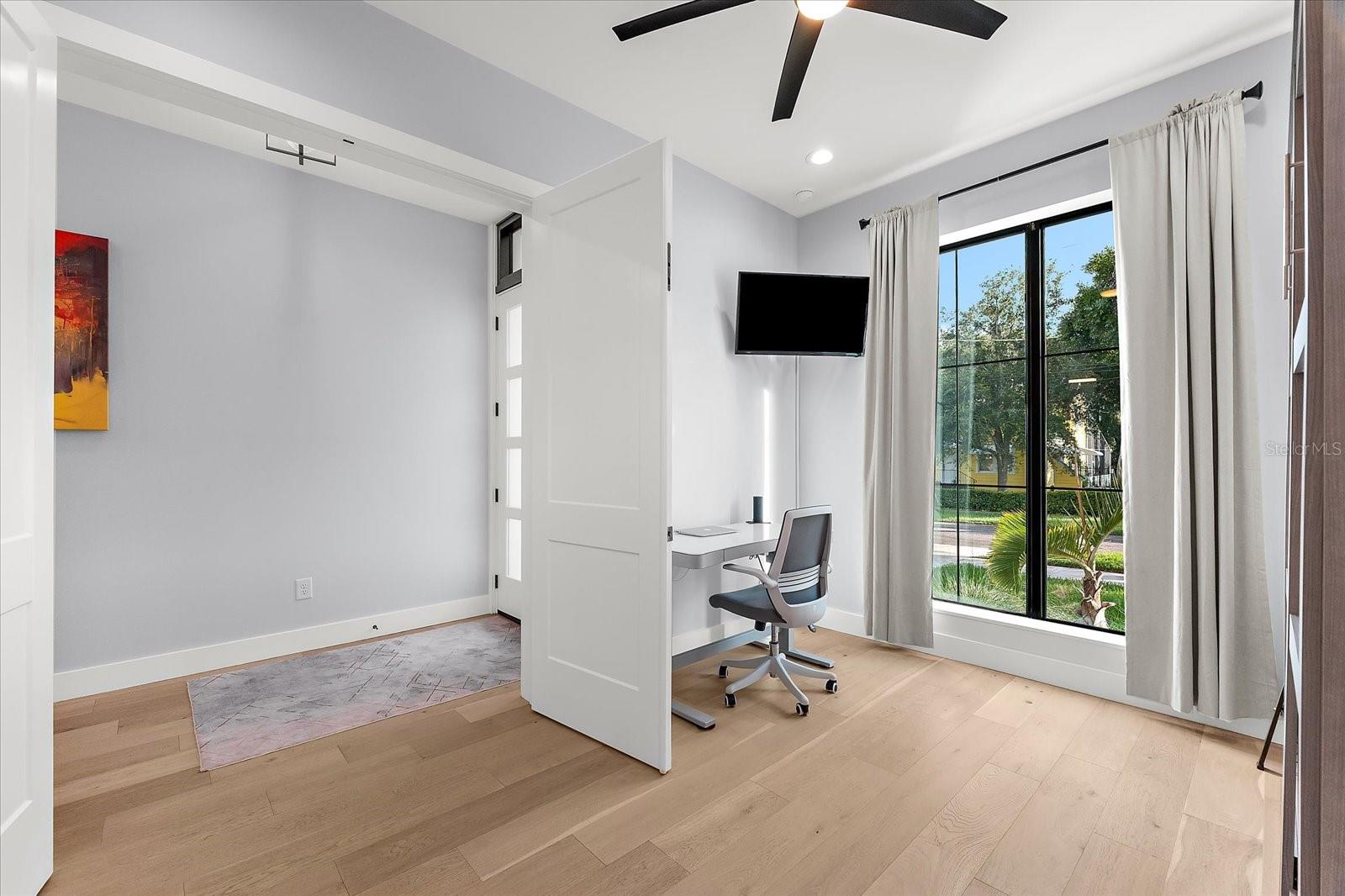 Listing photo id 24 for 2707 Ridgewood Avenue