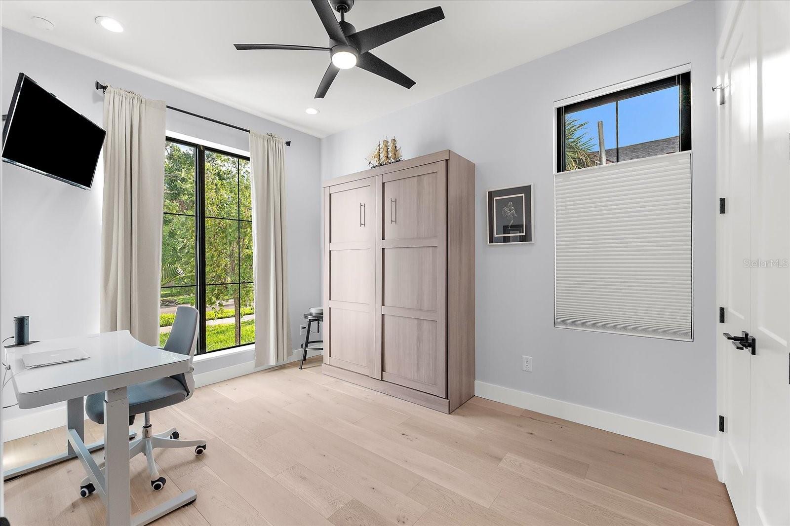 Listing photo id 25 for 2707 Ridgewood Avenue