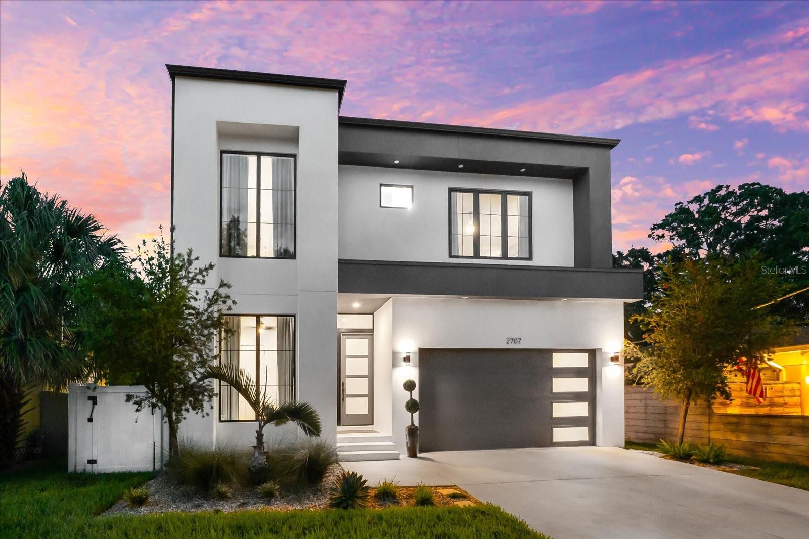 Listing photo id 1 for 2707 Ridgewood Avenue