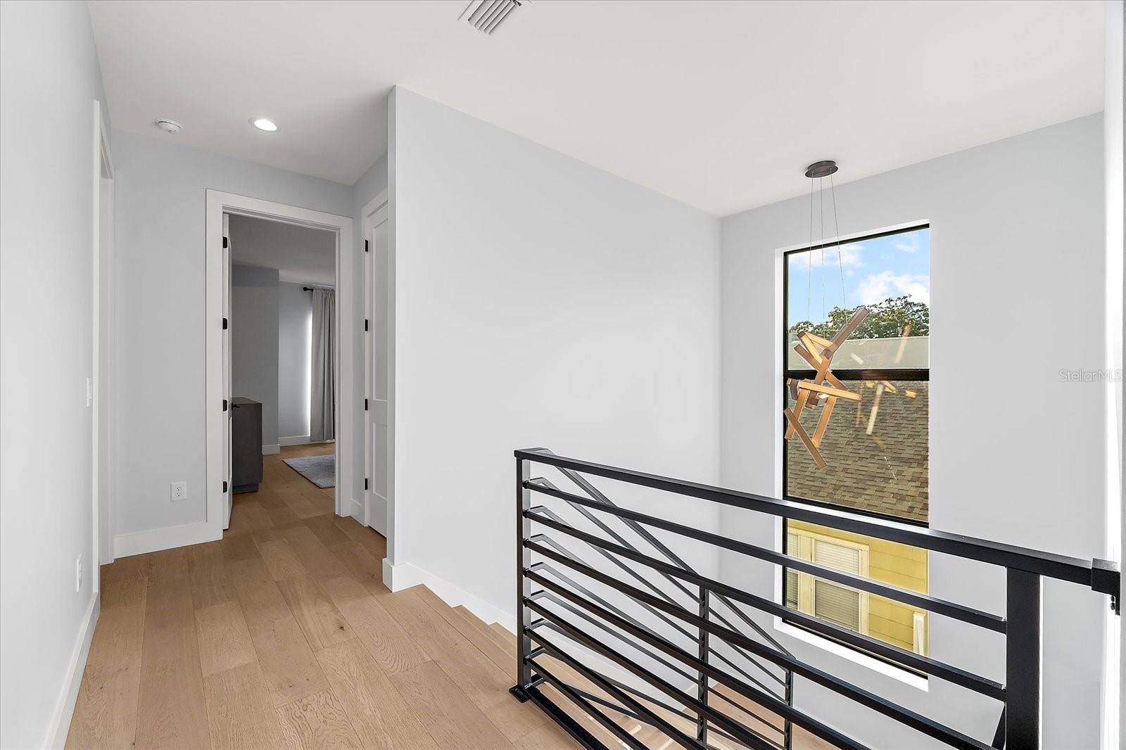 Listing photo id 29 for 2707 Ridgewood Avenue