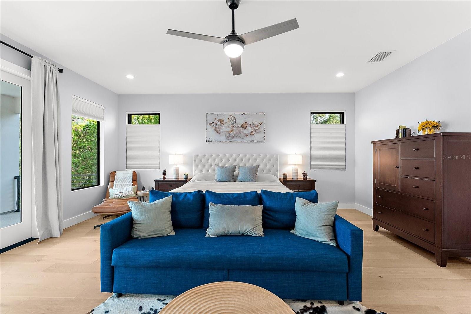 Listing photo id 32 for 2707 Ridgewood Avenue