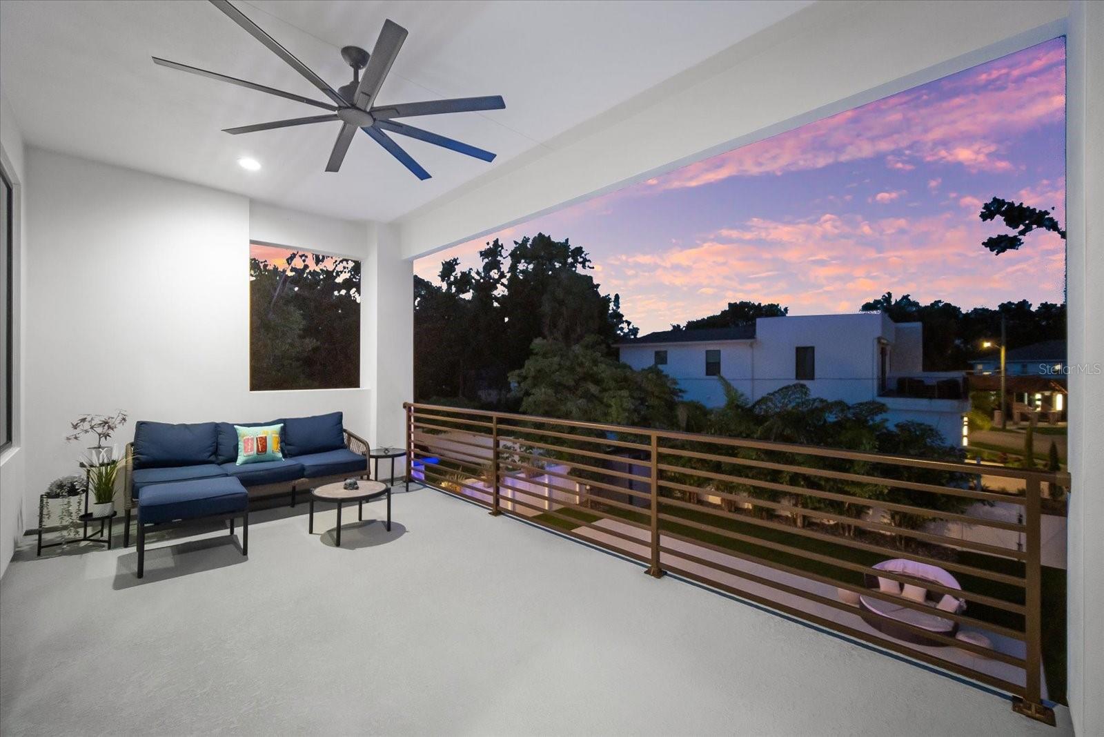 Listing photo id 35 for 2707 Ridgewood Avenue