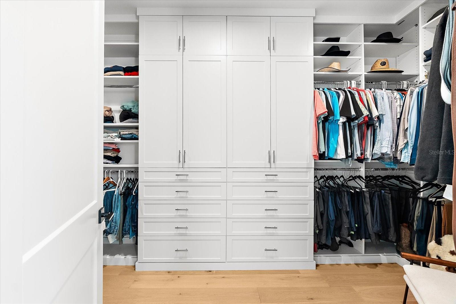 Listing photo id 41 for 2707 Ridgewood Avenue