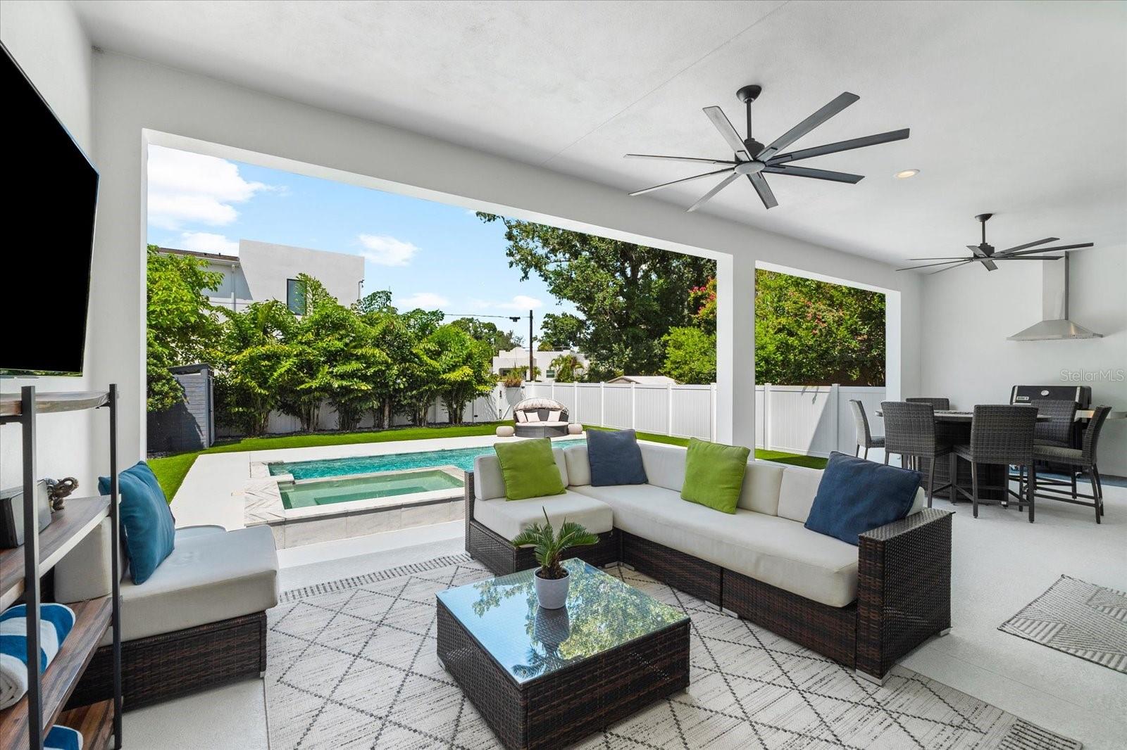 Listing photo id 51 for 2707 Ridgewood Avenue