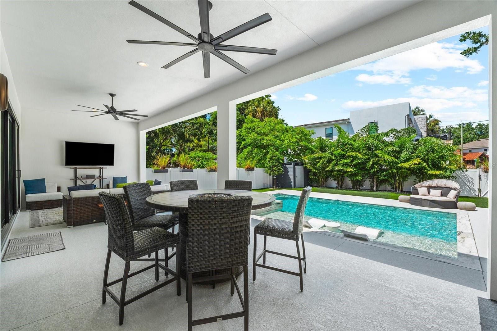 Listing photo id 52 for 2707 Ridgewood Avenue