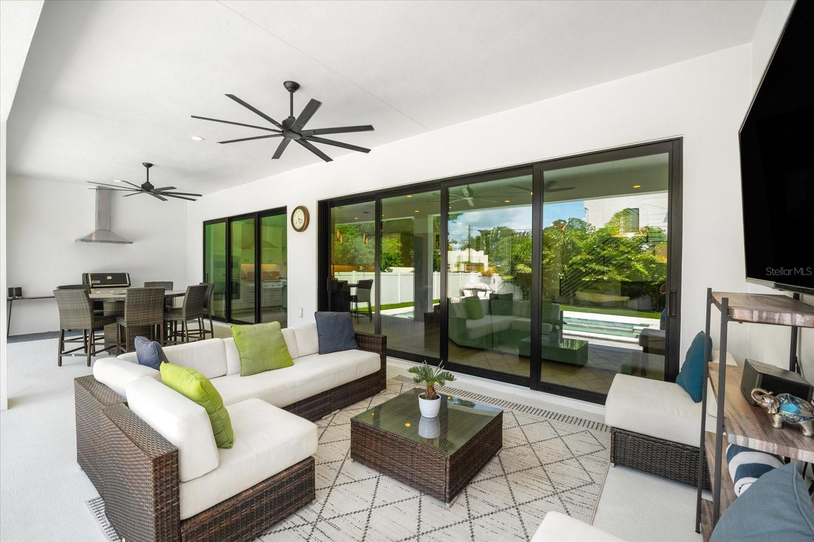 Listing photo id 53 for 2707 Ridgewood Avenue