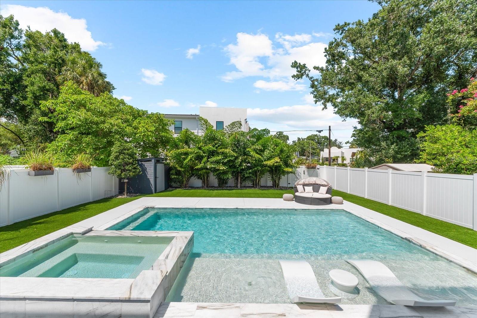 Listing photo id 55 for 2707 Ridgewood Avenue