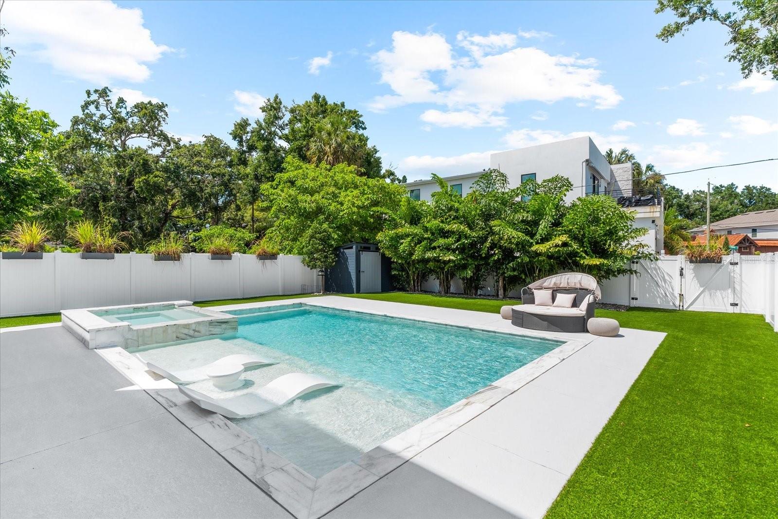 Listing photo id 56 for 2707 Ridgewood Avenue