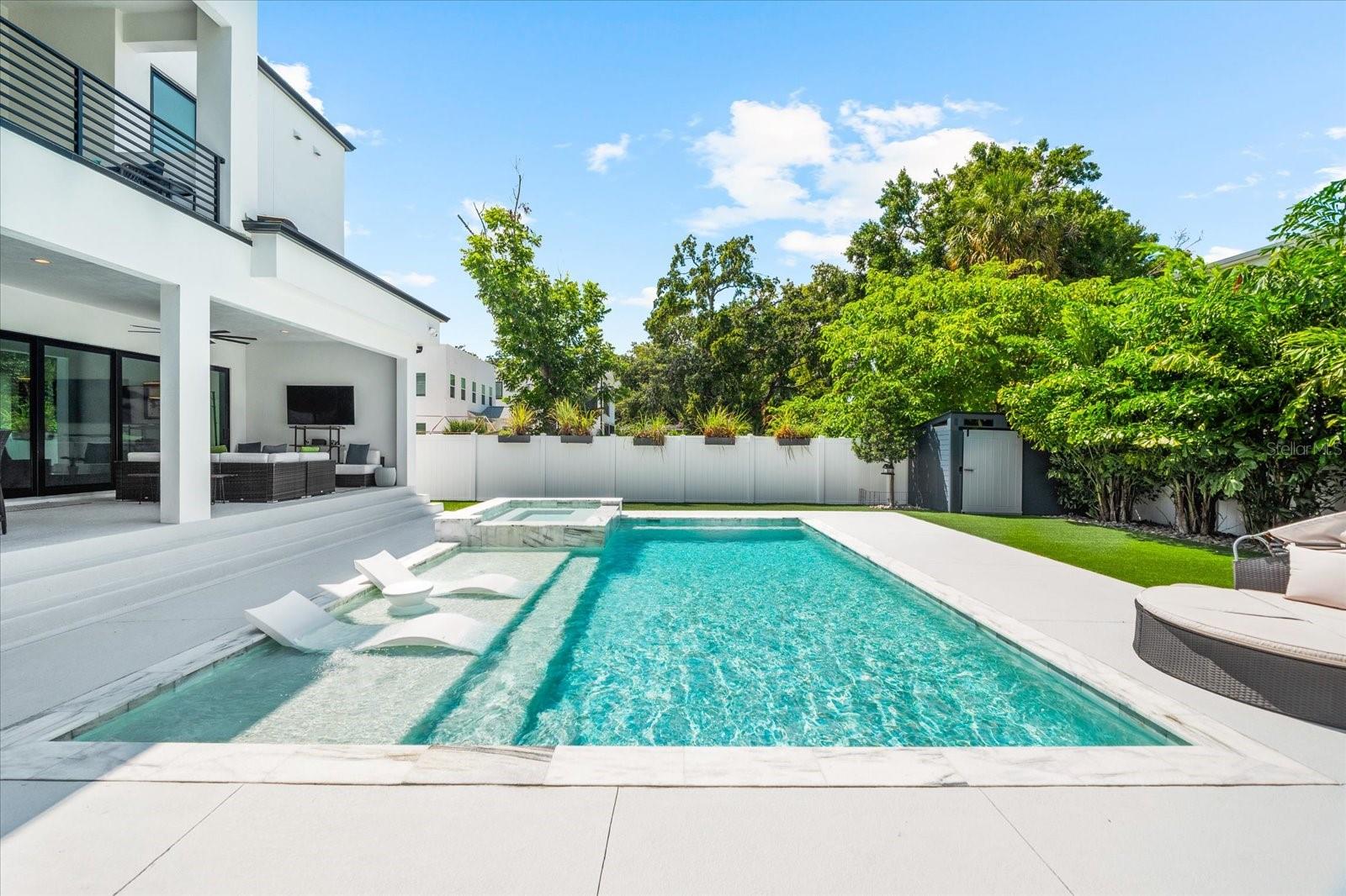 Listing photo id 57 for 2707 Ridgewood Avenue