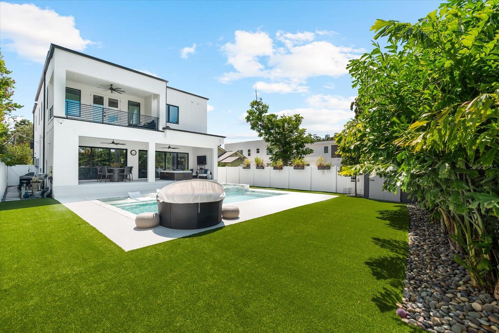 Listing photo id 59 for 2707 Ridgewood Avenue