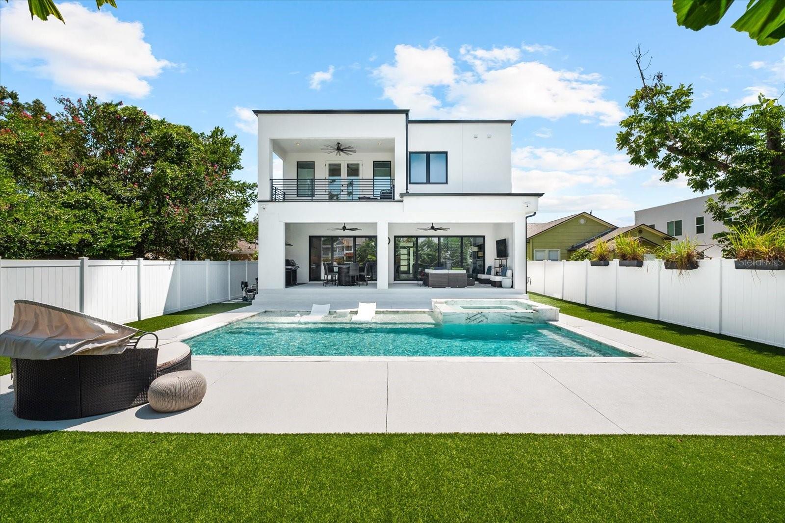 Listing photo id 60 for 2707 Ridgewood Avenue